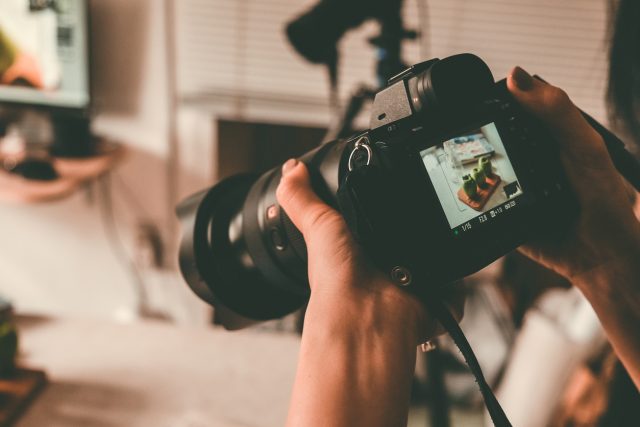 Como tirar fotos de produtos e vender mais - Câmera ou Smartphone?